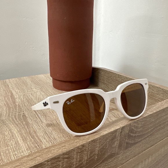 White Ray Bans - Picture 1 of 1